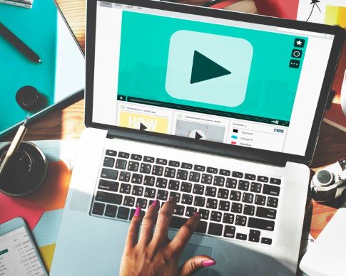 ¿Cómo evoluciona el lenguaje con la tecnología y las redes sociales?