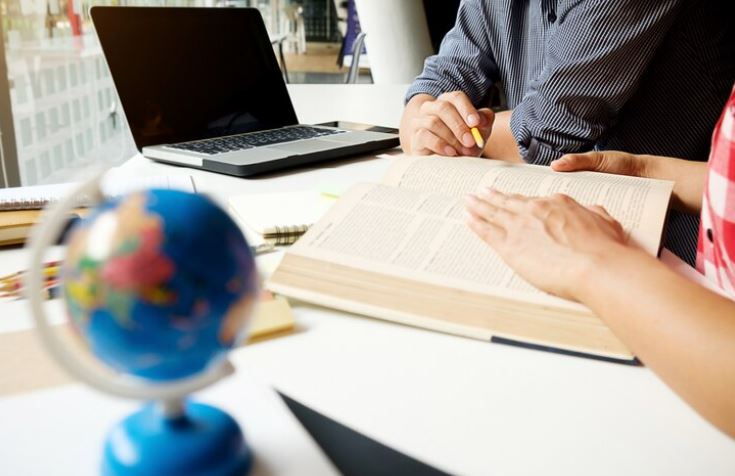 ¿Qué son los los false friends? ¿Cómo se traducen?